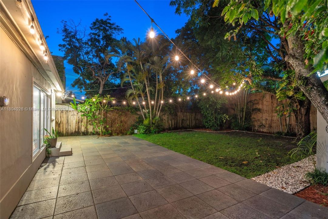 Recently Sold: $949,900 (2 beds, 2 baths, 1328 Square Feet)