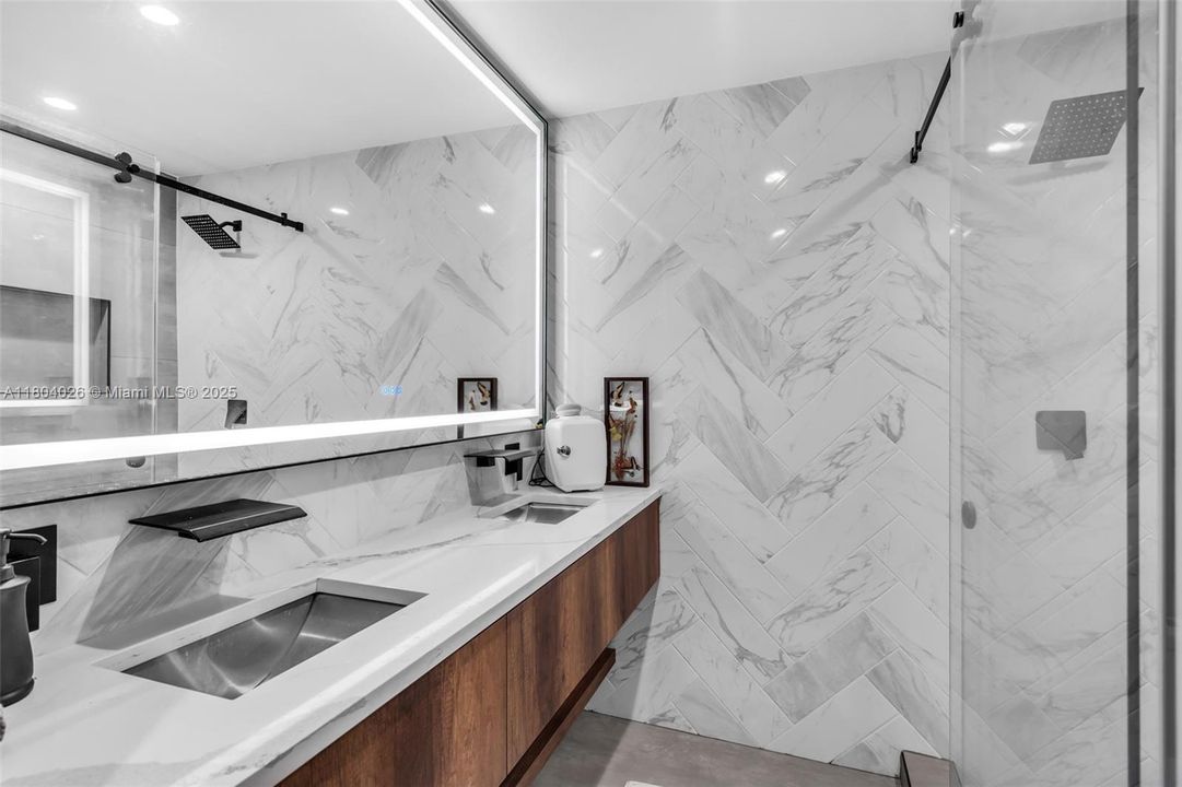 Recently Sold: $949,900 (2 beds, 2 baths, 1328 Square Feet)