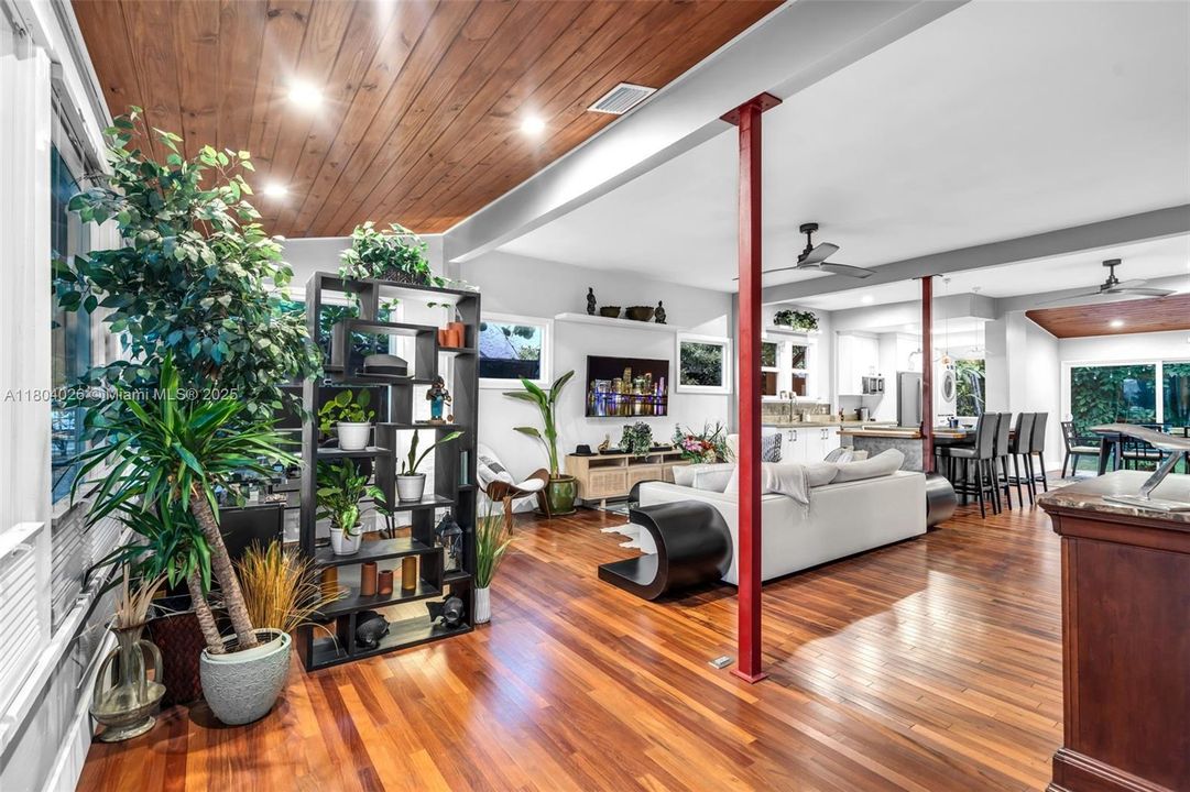 Recently Sold: $949,900 (2 beds, 2 baths, 1328 Square Feet)