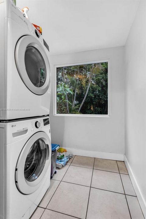 Recently Sold: $949,900 (2 beds, 2 baths, 1328 Square Feet)