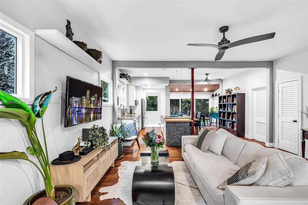 Recently Sold: $949,900 (2 beds, 2 baths, 1328 Square Feet)
