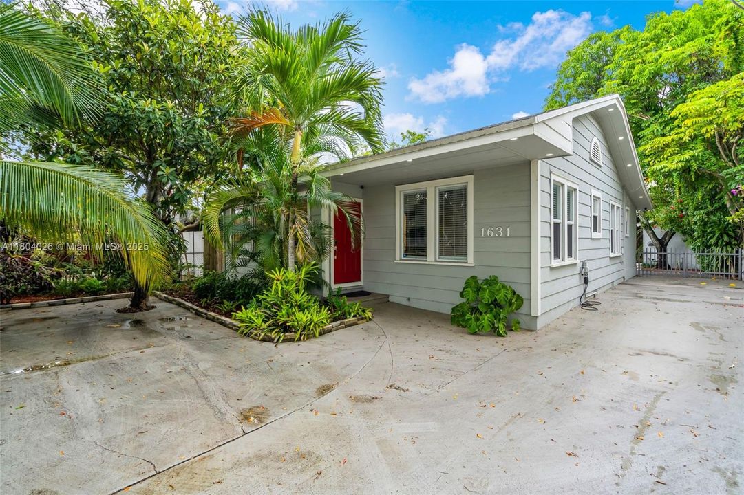 Recently Sold: $949,900 (2 beds, 2 baths, 1328 Square Feet)