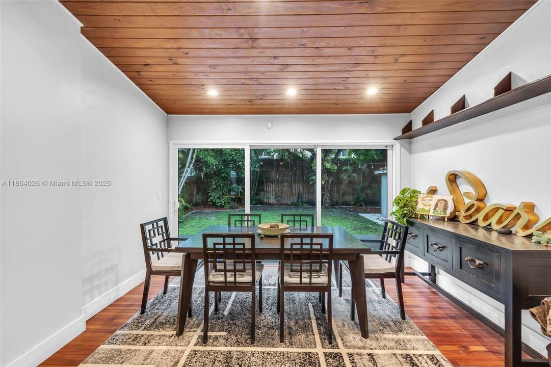 Recently Sold: $949,900 (2 beds, 2 baths, 1328 Square Feet)