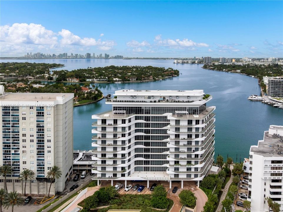 For Sale: $2,078,400 (2 beds, 2 baths, 1299 Square Feet)