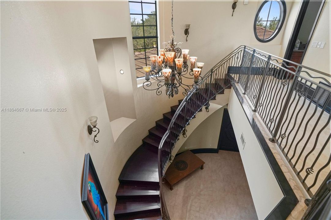 For Sale: $4,150,000 (6 beds, 6 baths, 7649 Square Feet)