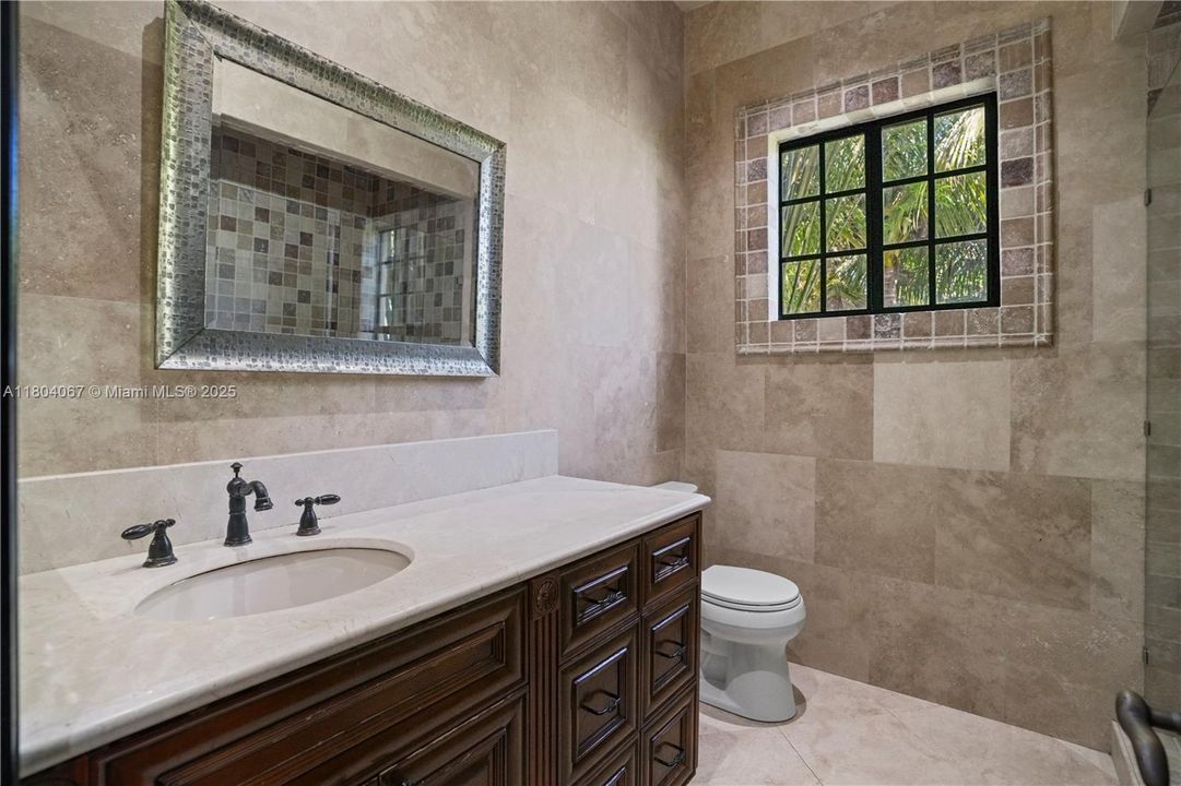 For Sale: $4,150,000 (6 beds, 6 baths, 7649 Square Feet)