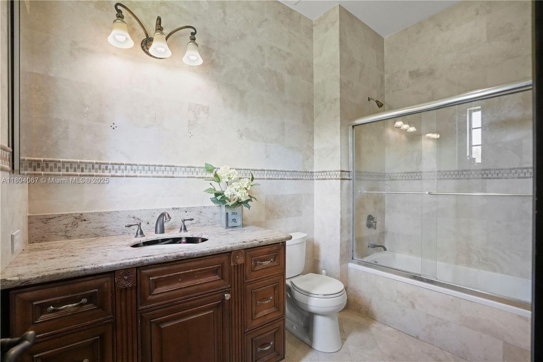 For Sale: $4,150,000 (6 beds, 6 baths, 7649 Square Feet)