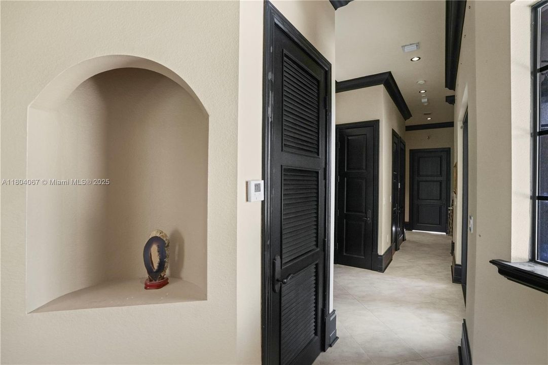 For Sale: $4,150,000 (6 beds, 6 baths, 7649 Square Feet)