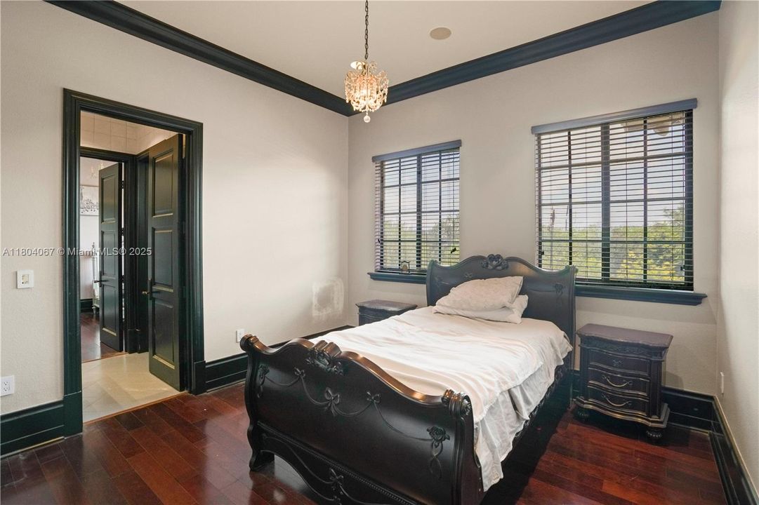 For Sale: $4,150,000 (6 beds, 6 baths, 7649 Square Feet)