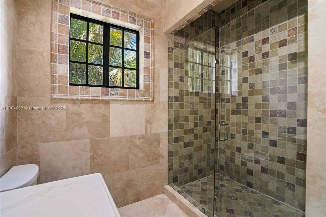 For Sale: $4,150,000 (6 beds, 6 baths, 7649 Square Feet)