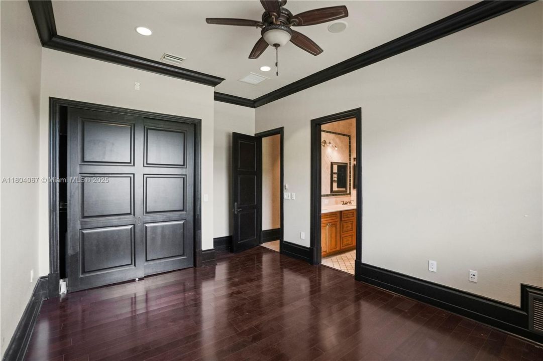 For Sale: $4,150,000 (6 beds, 6 baths, 7649 Square Feet)