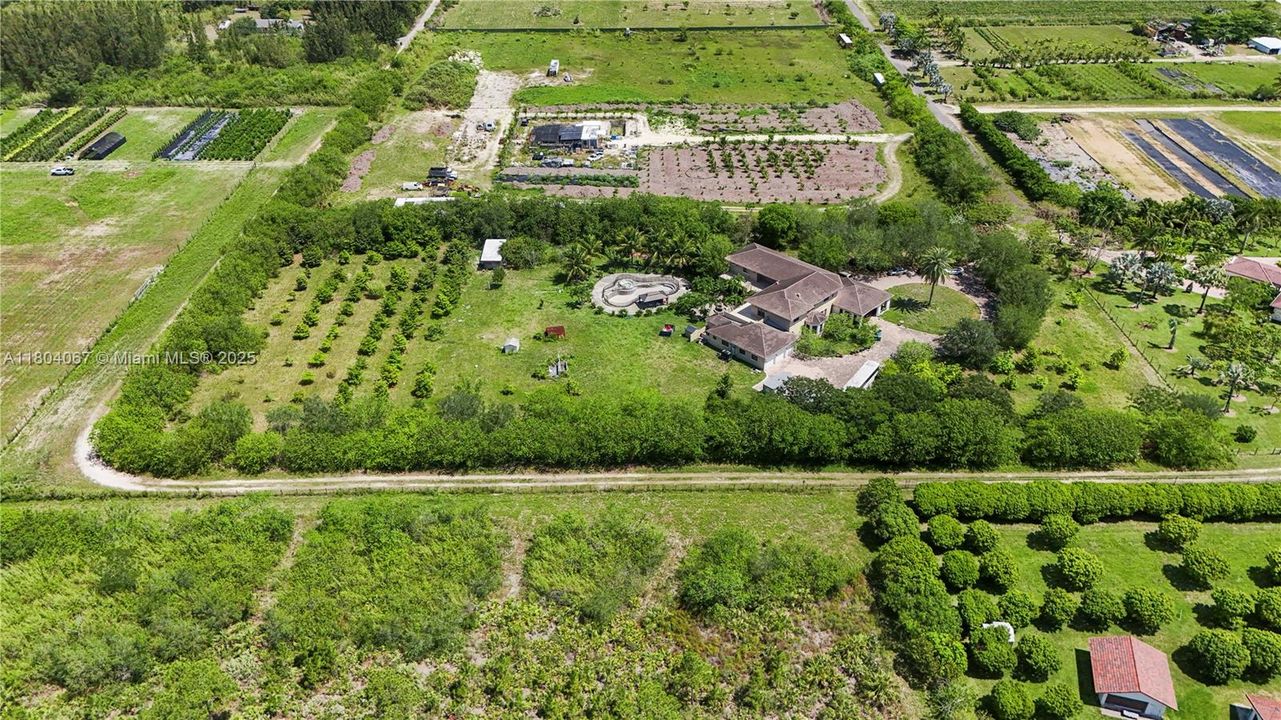 For Sale: $4,150,000 (6 beds, 6 baths, 7649 Square Feet)