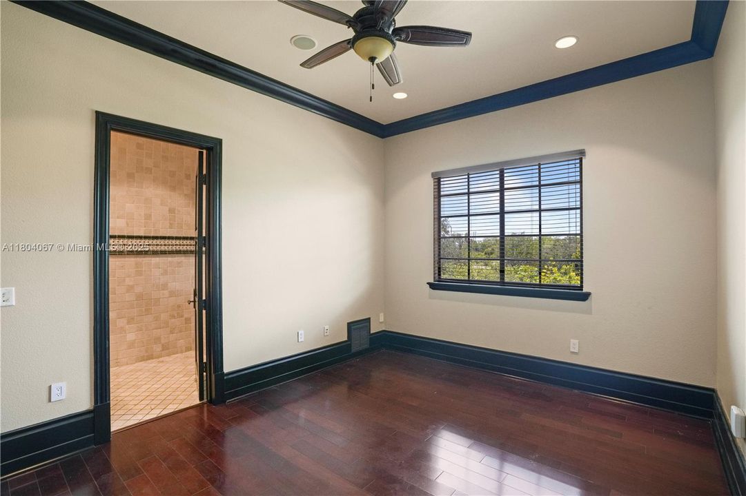 For Sale: $4,150,000 (6 beds, 6 baths, 7649 Square Feet)