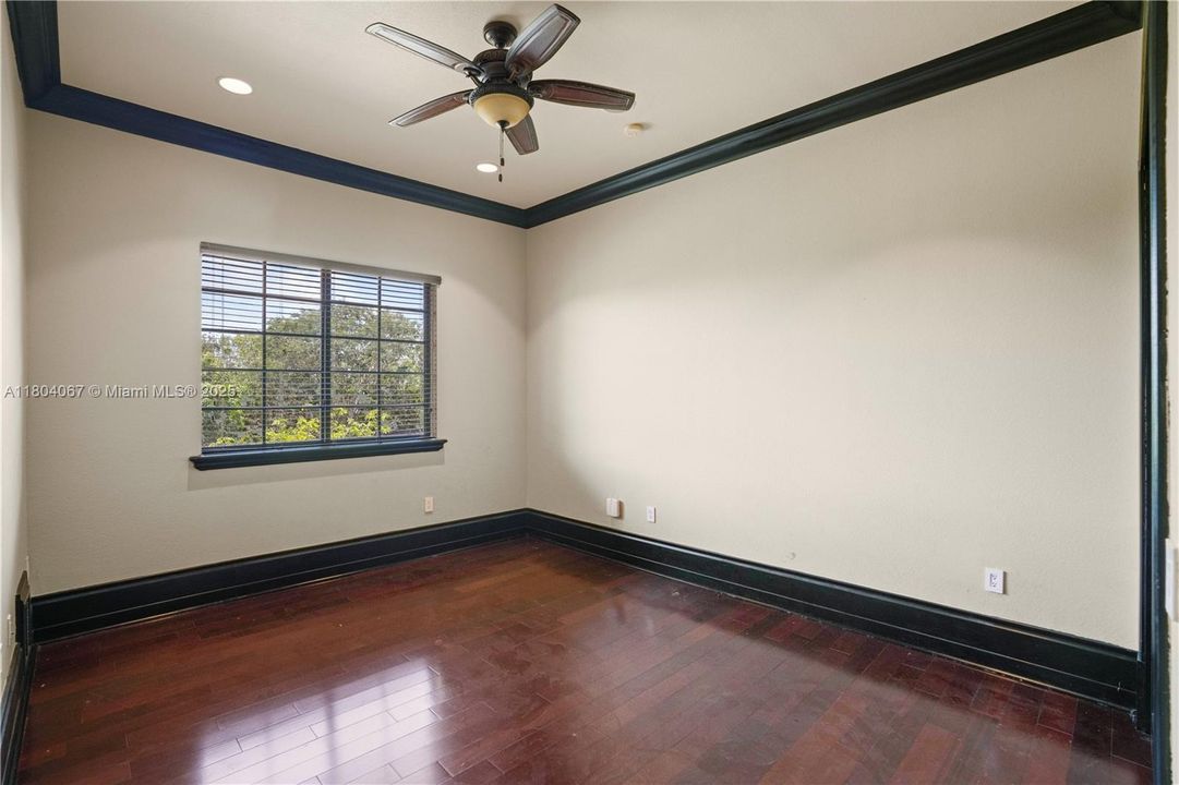 For Sale: $4,150,000 (6 beds, 6 baths, 7649 Square Feet)