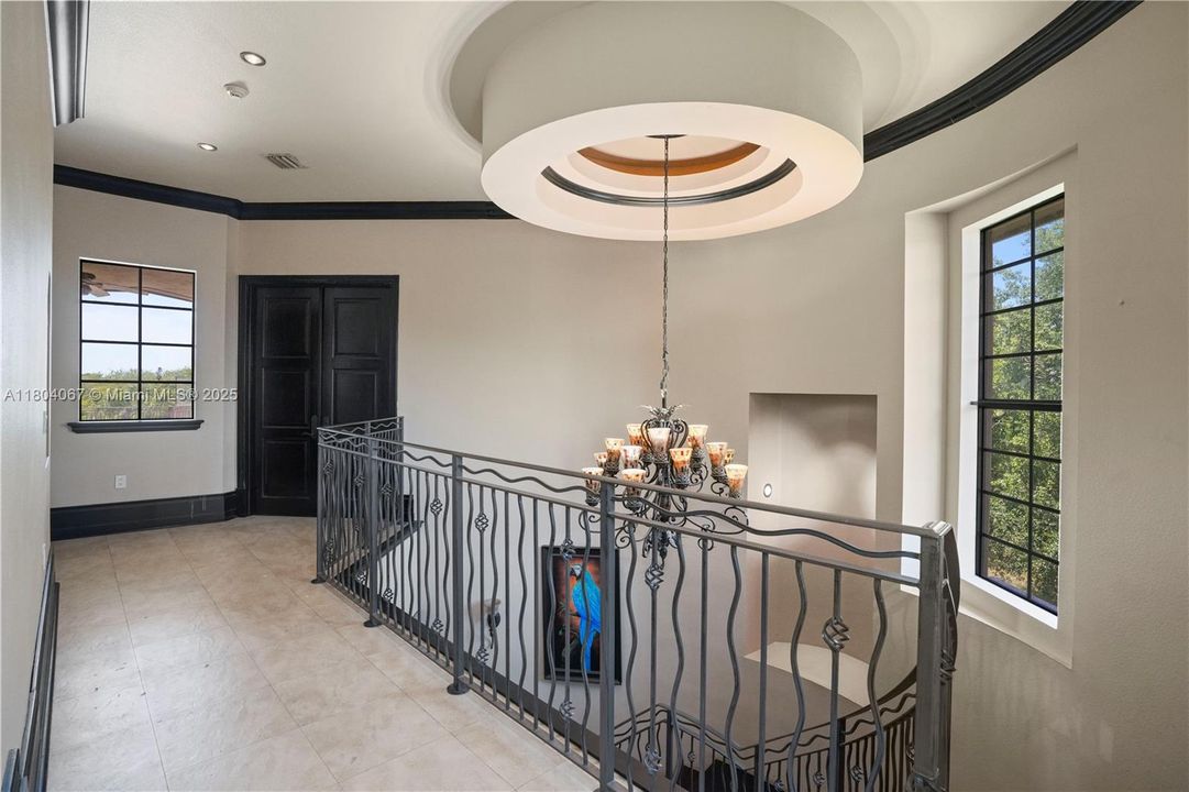 For Sale: $4,150,000 (6 beds, 6 baths, 7649 Square Feet)