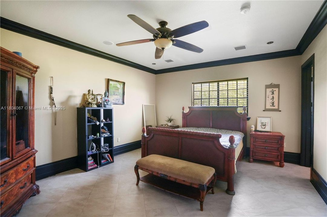 For Sale: $4,150,000 (6 beds, 6 baths, 7649 Square Feet)