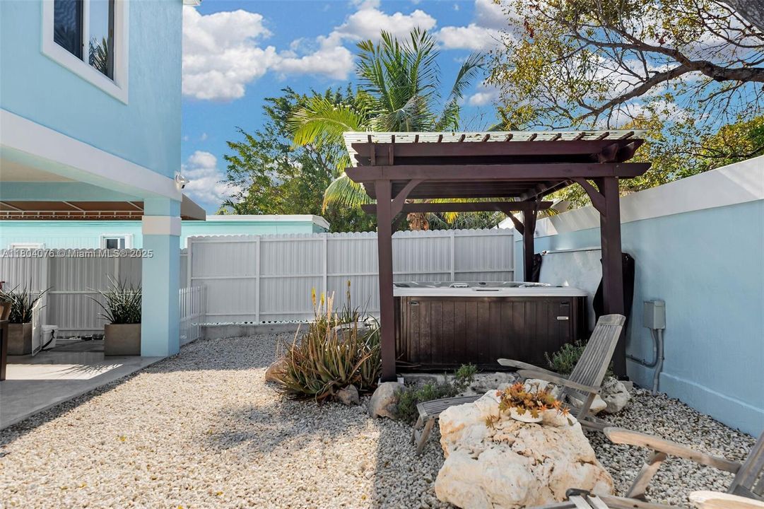 最近租的: $5,000 (3 贝兹, 2 浴室, 1421 平方英尺)