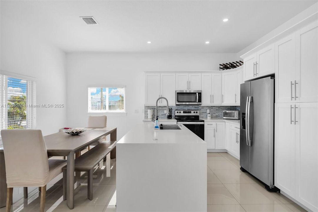 最近租的: $5,000 (3 贝兹, 2 浴室, 1421 平方英尺)