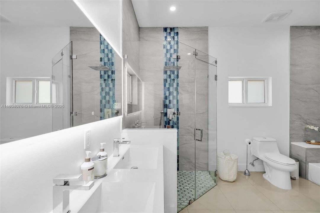 最近租的: $5,000 (3 贝兹, 2 浴室, 1421 平方英尺)