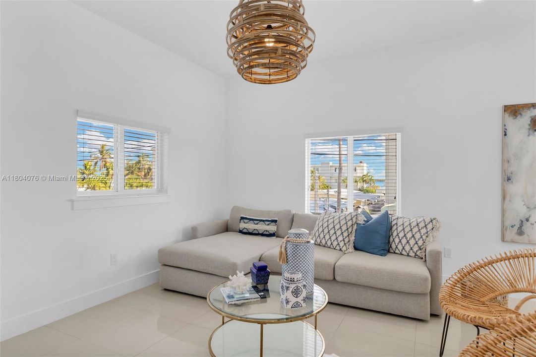 最近租的: $5,000 (3 贝兹, 2 浴室, 1421 平方英尺)