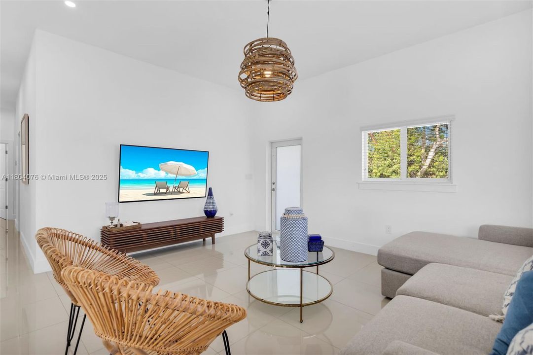 最近租的: $5,000 (3 贝兹, 2 浴室, 1421 平方英尺)