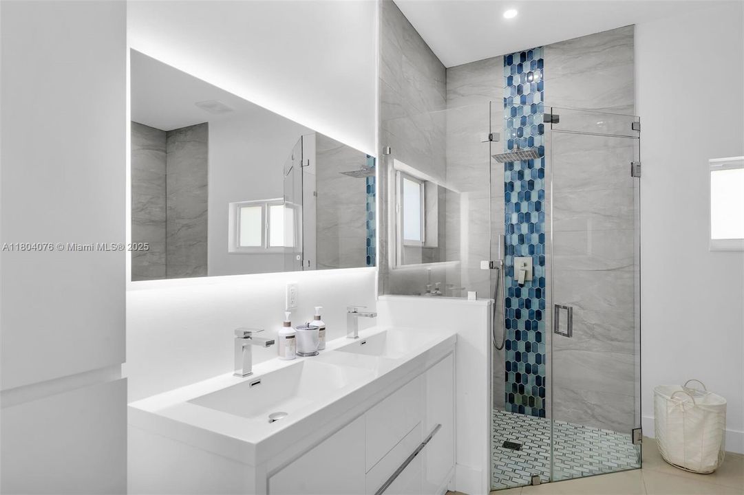 最近租的: $5,000 (3 贝兹, 2 浴室, 1421 平方英尺)