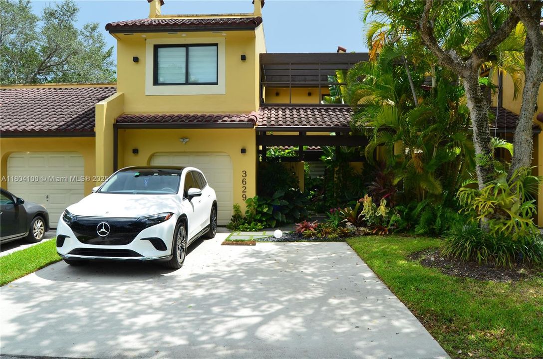 For Sale: $730,000 (3 beds, 2 baths, 1712 Square Feet)