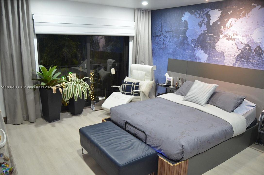 For Sale: $730,000 (3 beds, 2 baths, 1712 Square Feet)