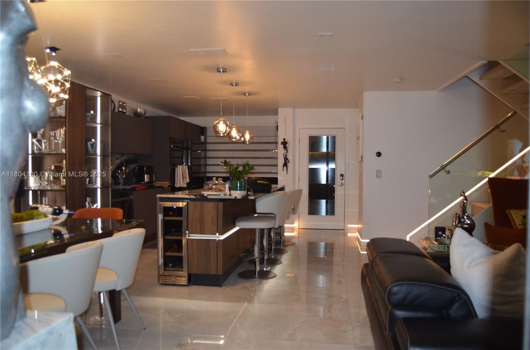 For Sale: $730,000 (3 beds, 2 baths, 1712 Square Feet)