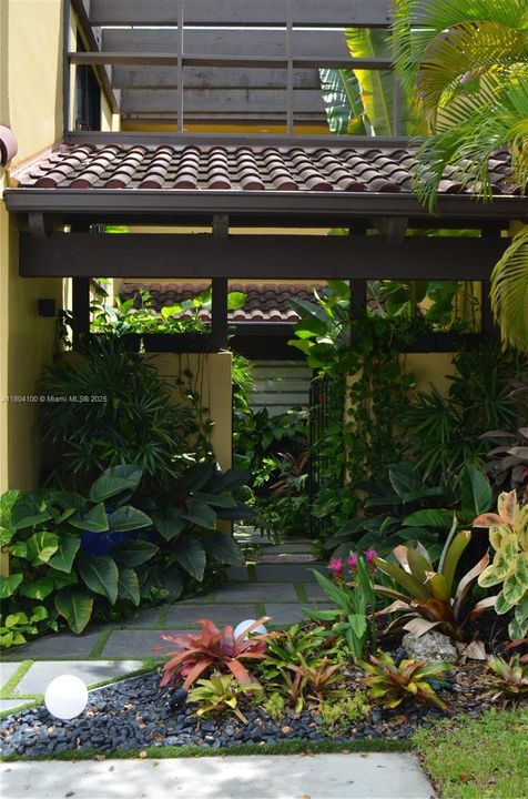 For Sale: $730,000 (3 beds, 2 baths, 1712 Square Feet)