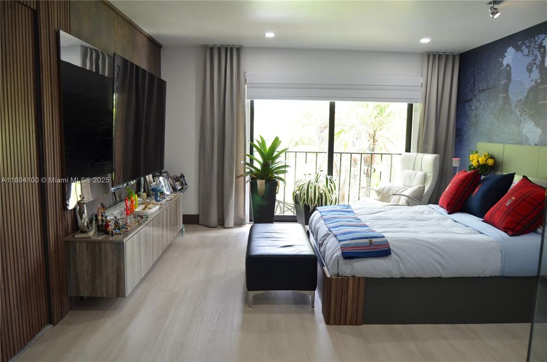 For Sale: $730,000 (3 beds, 2 baths, 1712 Square Feet)