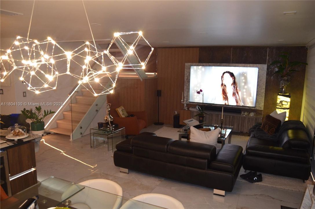 For Sale: $730,000 (3 beds, 2 baths, 1712 Square Feet)