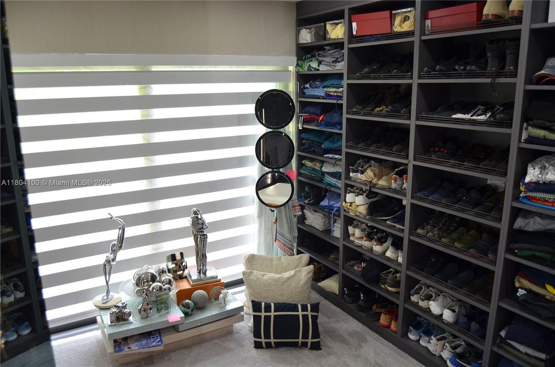 For Sale: $730,000 (3 beds, 2 baths, 1712 Square Feet)