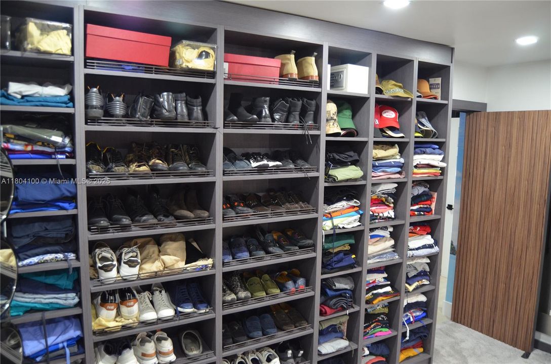 For Sale: $730,000 (3 beds, 2 baths, 1712 Square Feet)