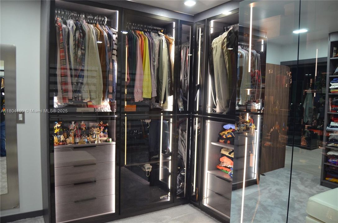 For Sale: $730,000 (3 beds, 2 baths, 1712 Square Feet)