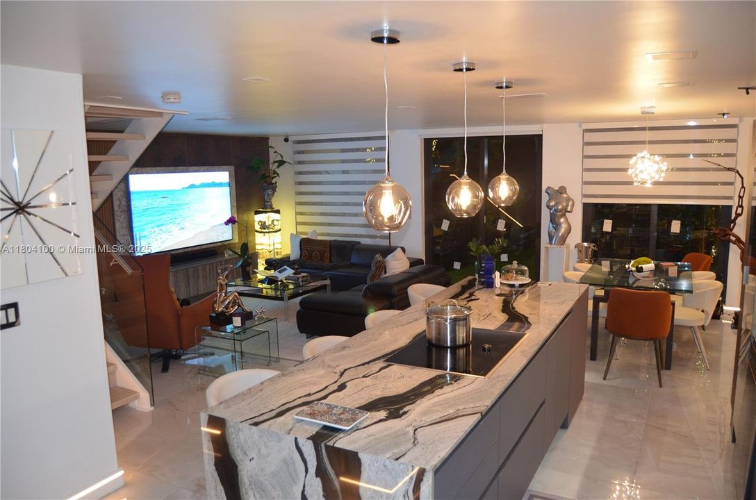 For Sale: $730,000 (3 beds, 2 baths, 1712 Square Feet)