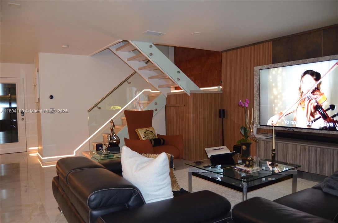 For Sale: $730,000 (3 beds, 2 baths, 1712 Square Feet)