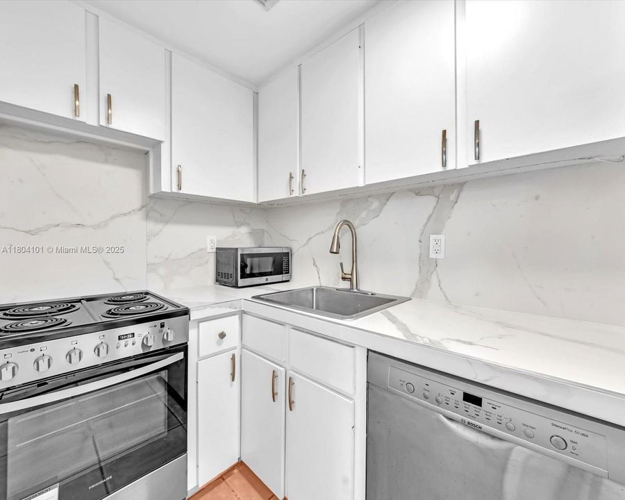 Vendido Recientemente: $285,000 (2 camas, 2 baños, 629 Pies cuadrados)