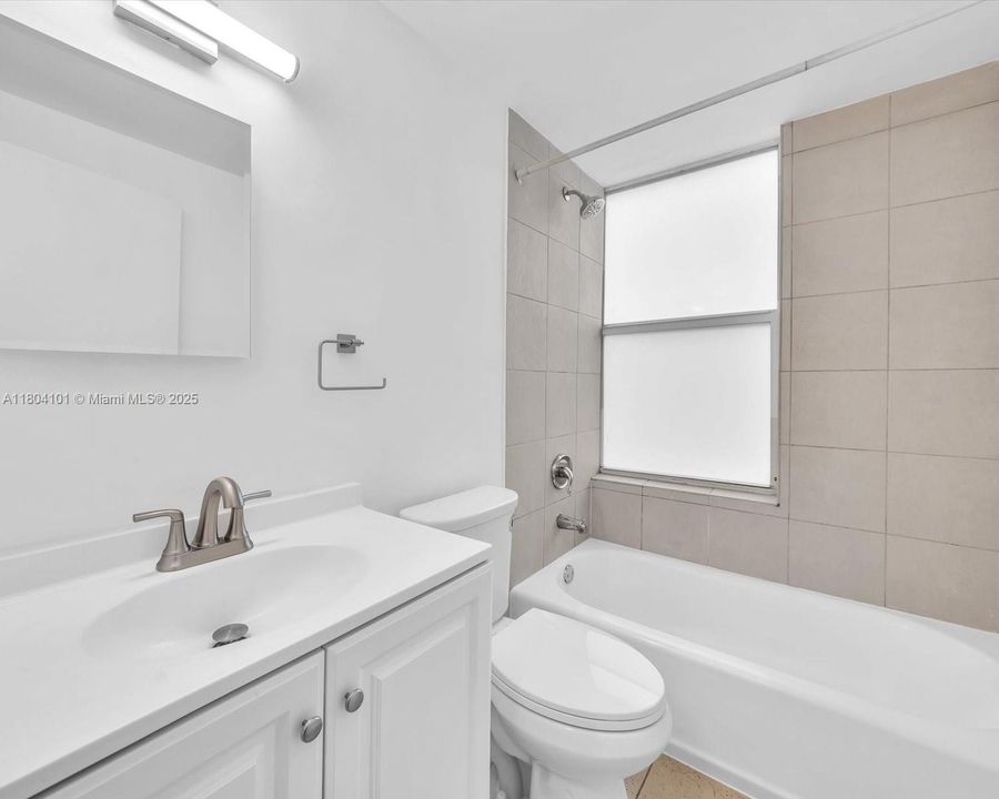 Vendido Recientemente: $285,000 (2 camas, 2 baños, 629 Pies cuadrados)