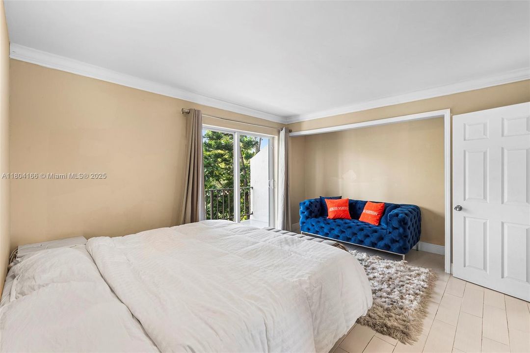 For Sale: $875,000 (3 beds, 3 baths, 1660 Square Feet)