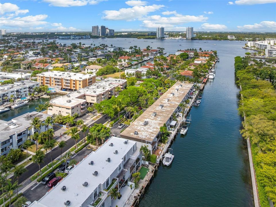 For Sale: $875,000 (3 beds, 3 baths, 1660 Square Feet)