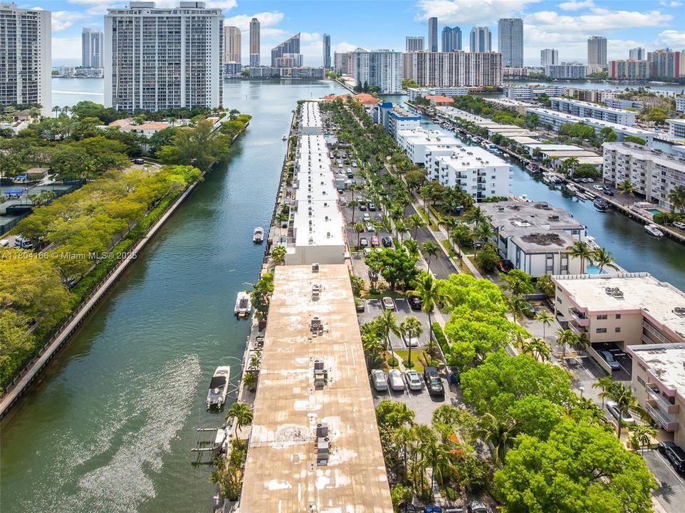 For Sale: $875,000 (3 beds, 3 baths, 1660 Square Feet)