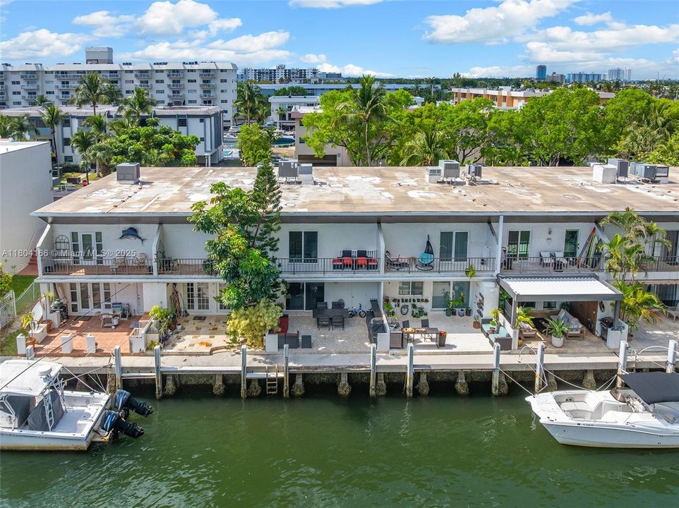 For Sale: $875,000 (3 beds, 3 baths, 1660 Square Feet)