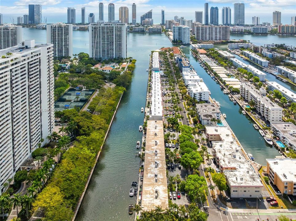 For Sale: $875,000 (3 beds, 3 baths, 1660 Square Feet)