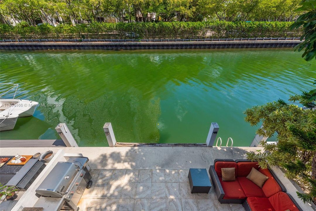 For Sale: $875,000 (3 beds, 3 baths, 1660 Square Feet)