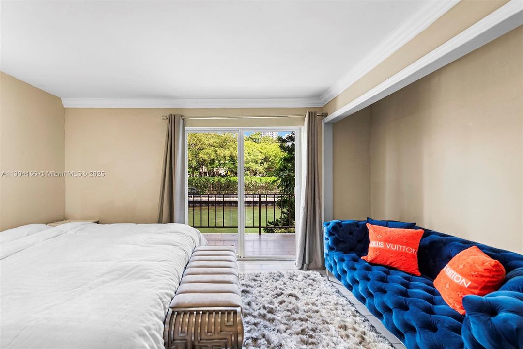 For Sale: $875,000 (3 beds, 3 baths, 1660 Square Feet)