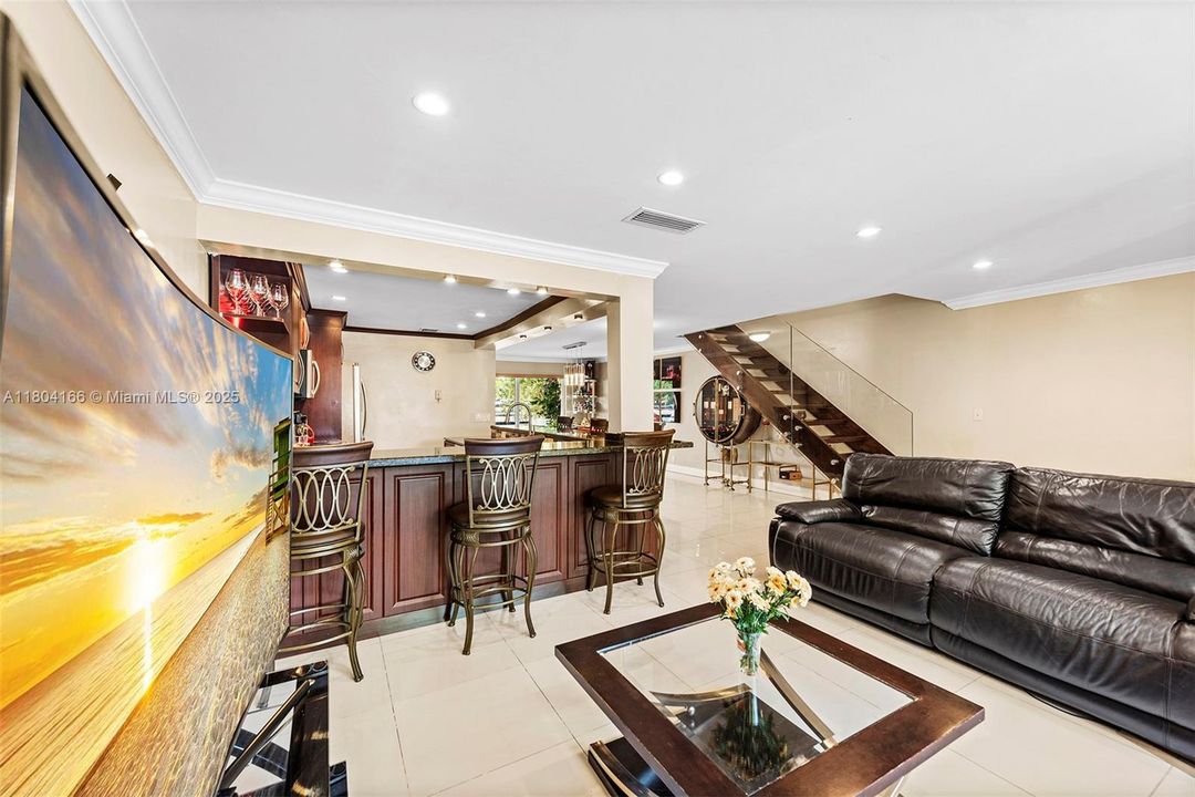 For Sale: $875,000 (3 beds, 3 baths, 1660 Square Feet)