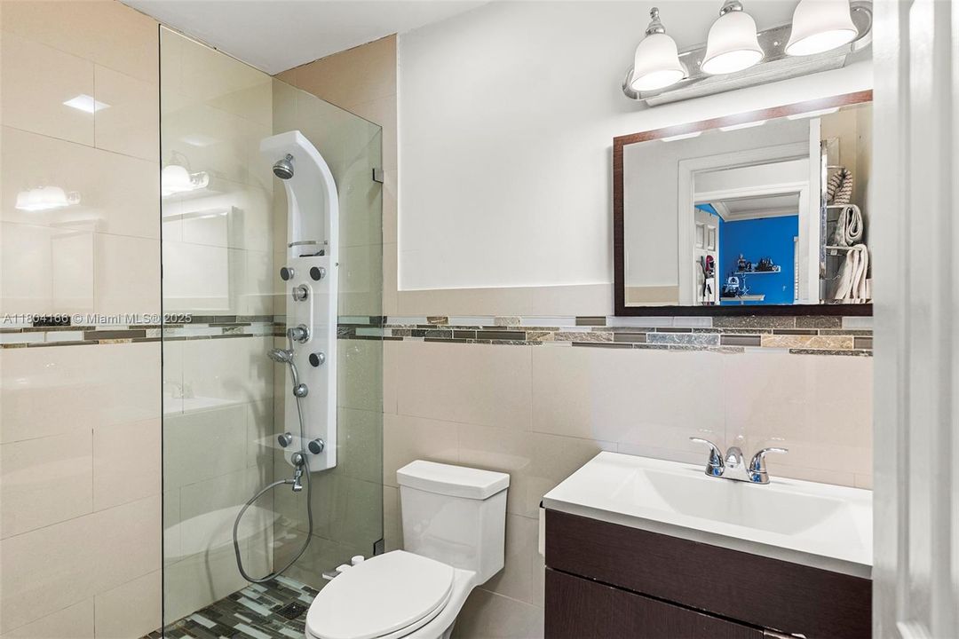 For Sale: $875,000 (3 beds, 3 baths, 1660 Square Feet)