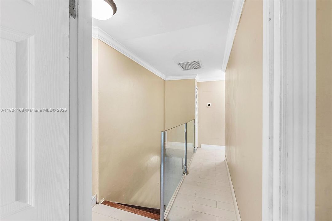 For Sale: $875,000 (3 beds, 3 baths, 1660 Square Feet)