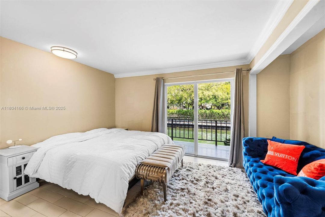 For Sale: $875,000 (3 beds, 3 baths, 1660 Square Feet)